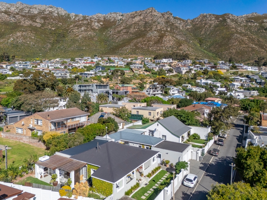 4 Bedroom Property for Sale in Gordons Bay Village Western Cape